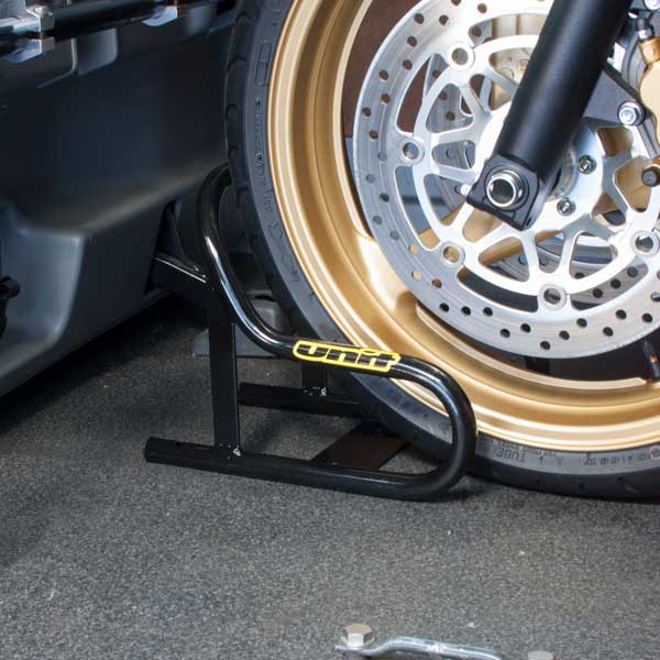 Unit Road Wheel Chock Low Black